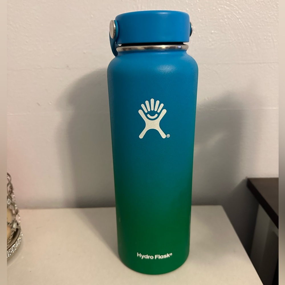 40oz Wide Mouth HydroFlask in ‘Pacific/Forest (Timberline)’